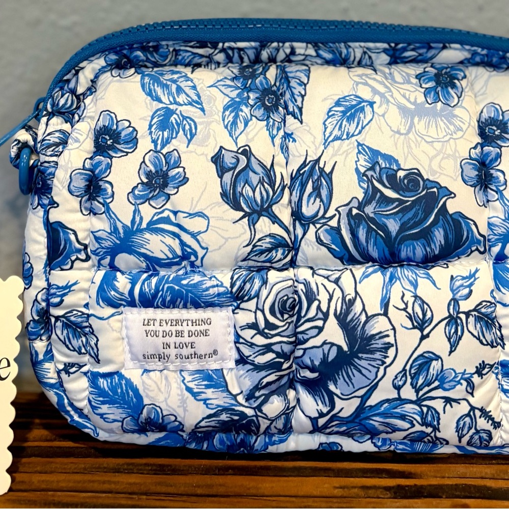 Simply Southern Floral Crossbody Handbag with Adjustable Straps, White/Blue BNWT